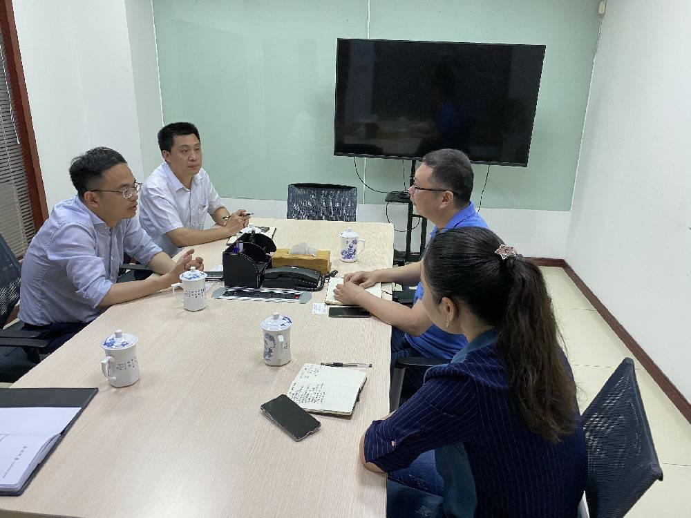 无锡市工信局领导来开云手机·网站在线登入官网-开云手机(中国)科技开展“三联三解”活动